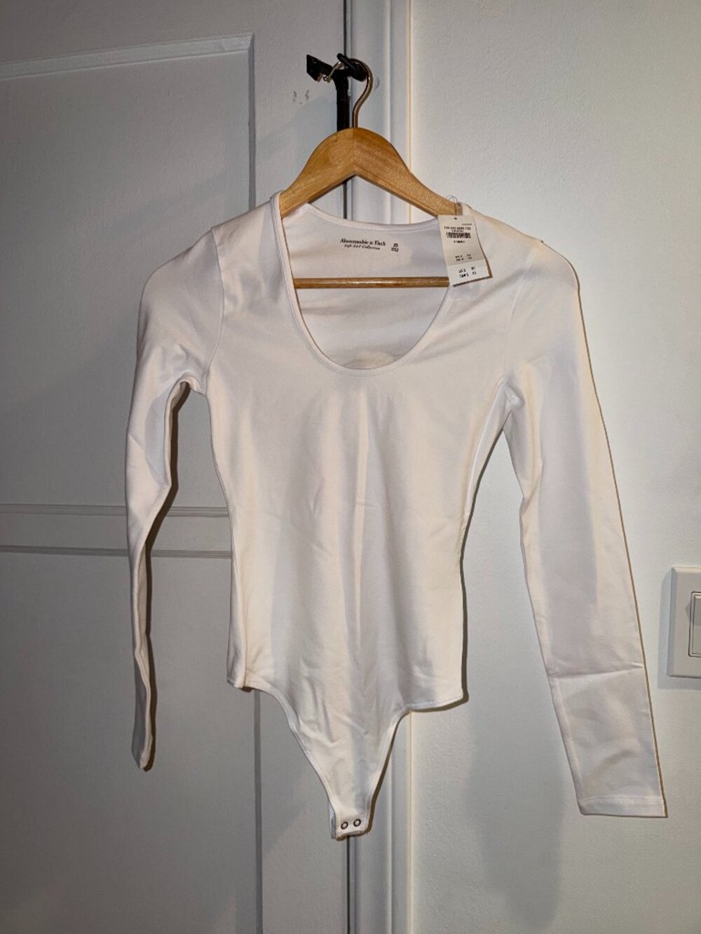 Abercrombie White Long Sleeve Scoop Neck Bodysuit XS - NEW WITH TAGS